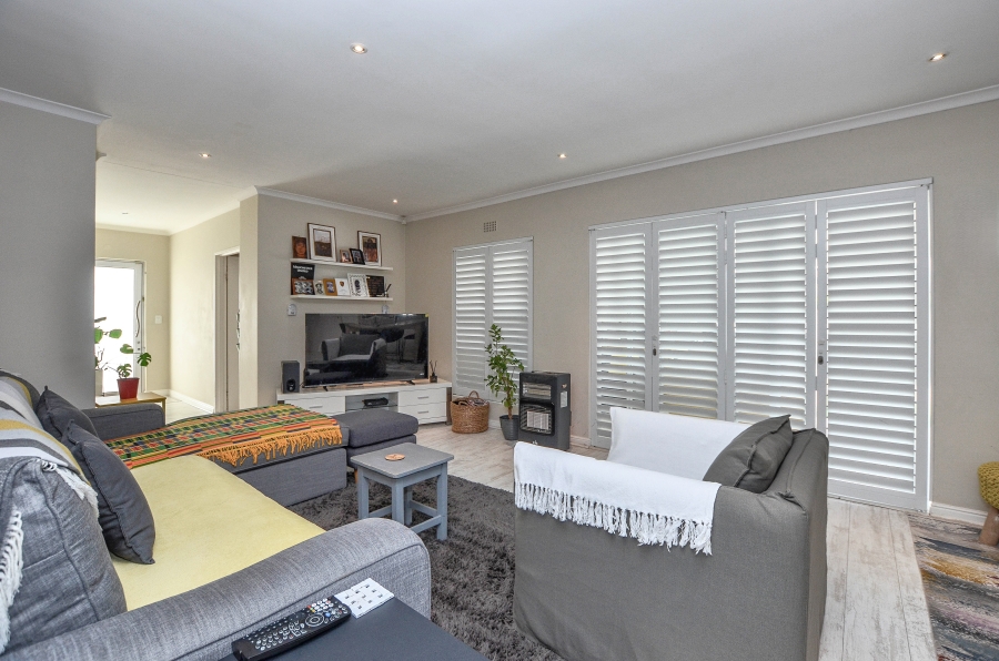 3 Bedroom Property for Sale in Sunningdale Western Cape